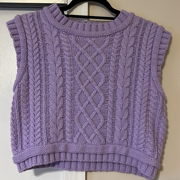 Lavender Cropped Sweater Vest - Picture 2 of 3